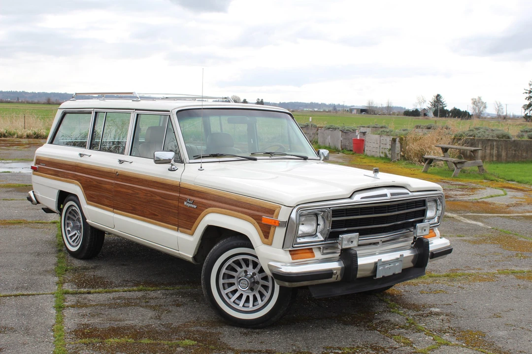 1986 Jeep SJ Grand Wagoneer - Image 7 of 31