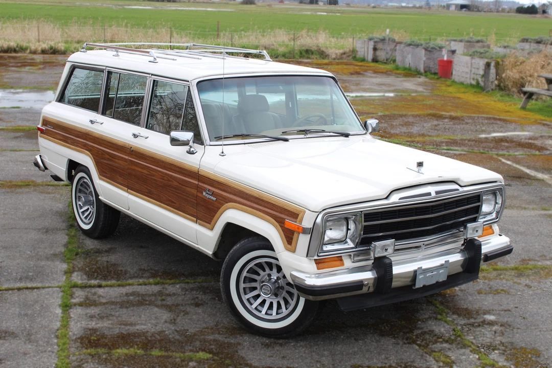 1986 Jeep SJ Grand Wagoneer - Image 9 of 31