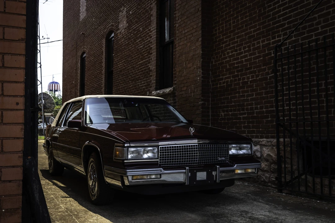 1987 Cadillac DeVille 5th Gen - Image 5 of 31