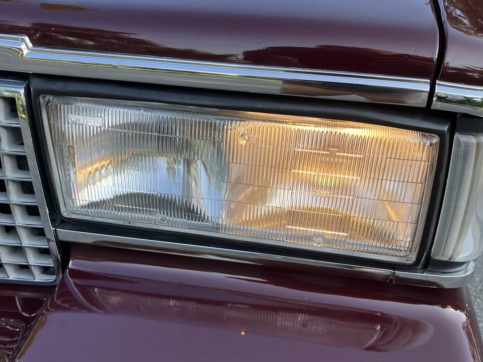 1987 Cadillac DeVille 5th Gen - Image 15 of 31