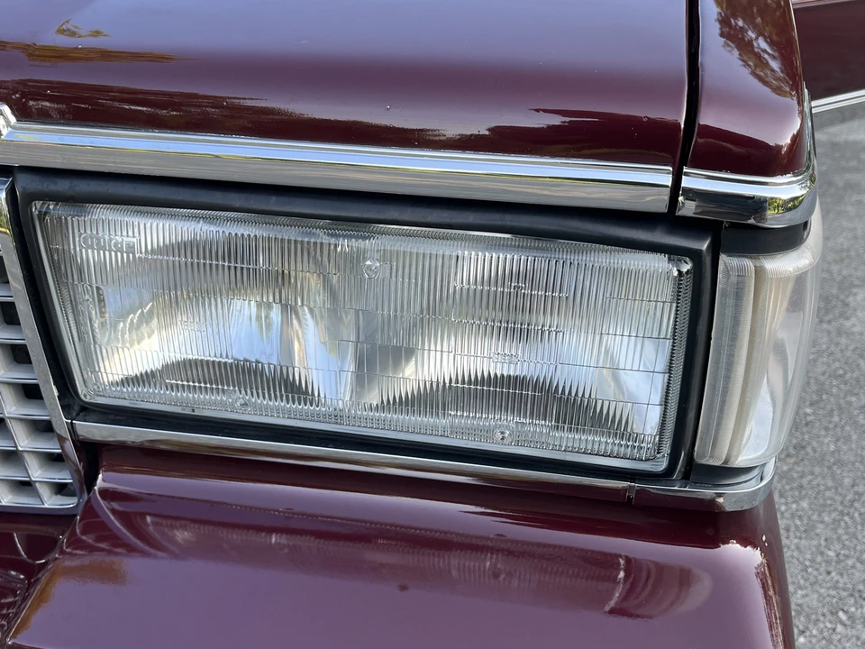 1987 Cadillac DeVille 5th Gen - Image 16 of 31