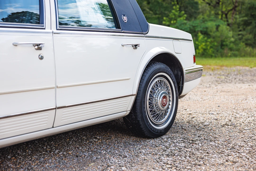 1988 Cadillac Seville - Image 30 of 31