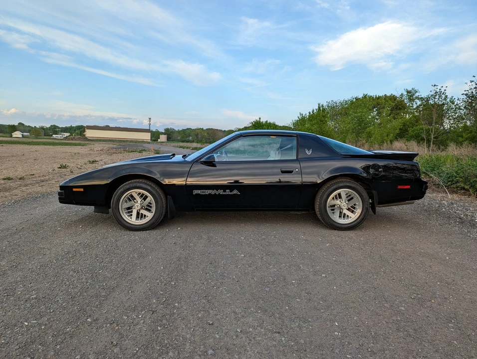 1989 Pontiac Firebird 3rd Gen - Image 24 of 31