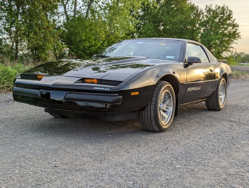 1989 Pontiac Firebird 3rd Gen - Image 4 of 31