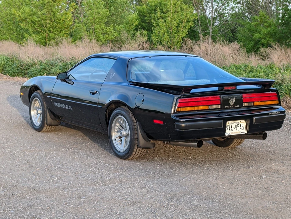 1989 Pontiac Firebird 3rd Gen - Image 8 of 31