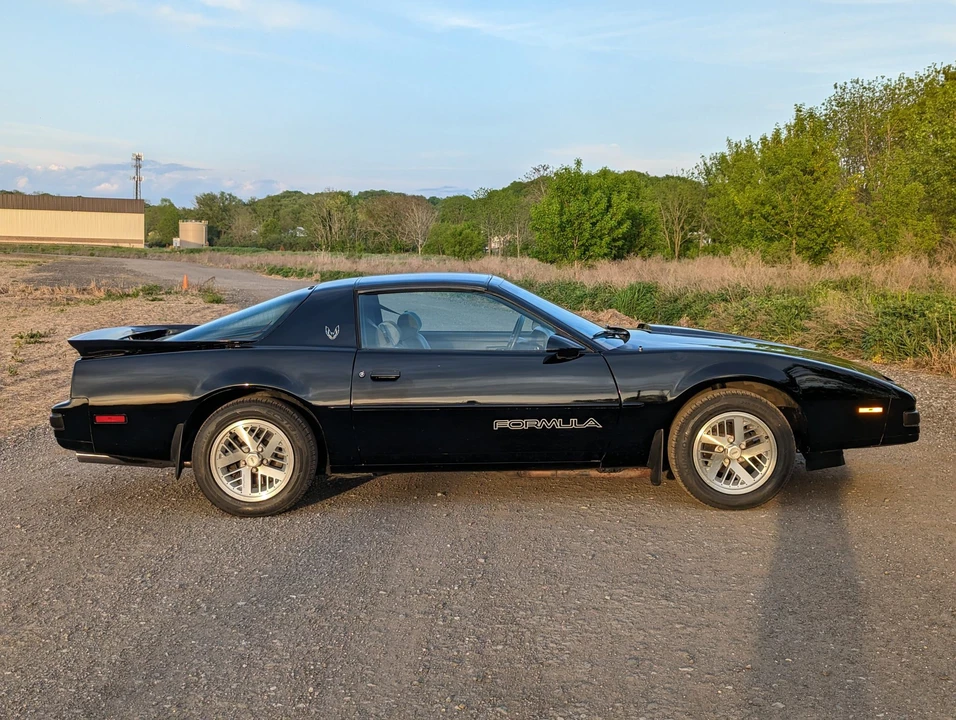 1989 Pontiac Firebird 3rd Gen - Image 15 of 31