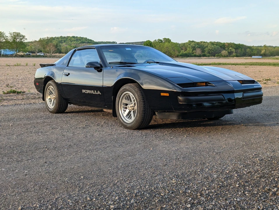 1989 Pontiac Firebird 3rd Gen - Image 16 of 31