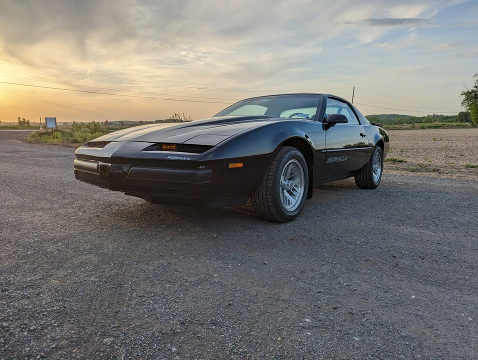1989 Pontiac Firebird 3rd Gen - Image 5 of 31