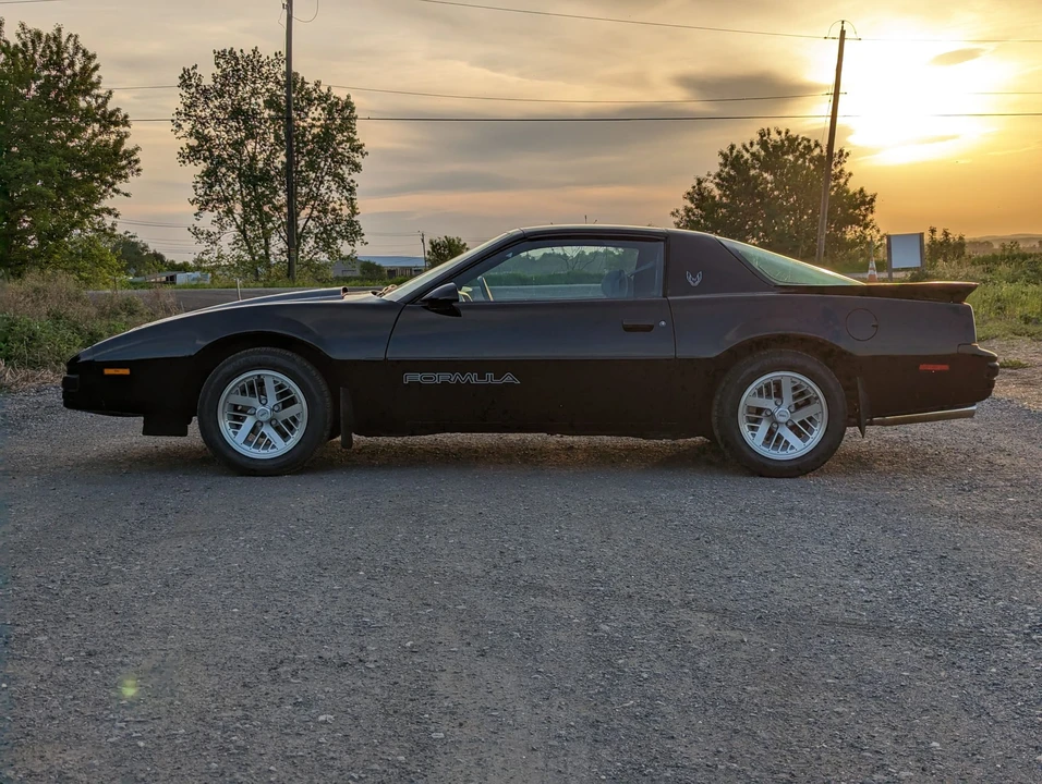 1989 Pontiac Firebird 3rd Gen - Image 6 of 31