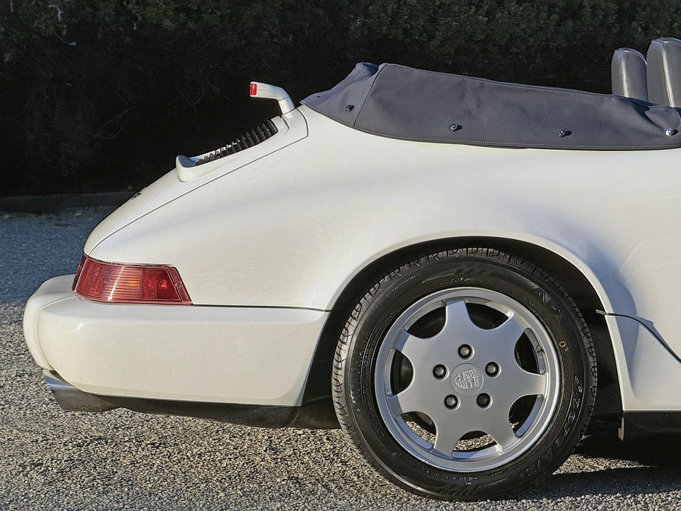 1990 Porsche 964 Carrera 4 - Image 26 of 31