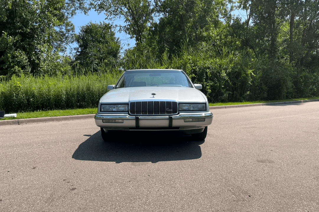 1992 Buick Riviera 4th-7th Gen - Image 2 of 31