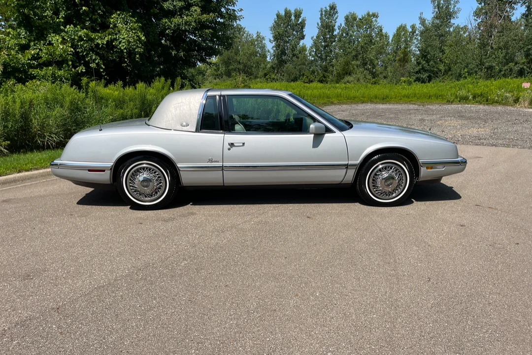 1992 Buick Riviera 4th-7th Gen - Image 5 of 31