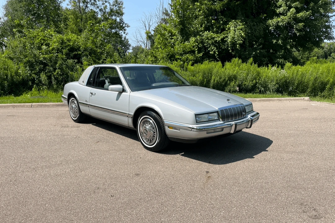 1992 Buick Riviera 4th-7th Gen - Image 4 of 31