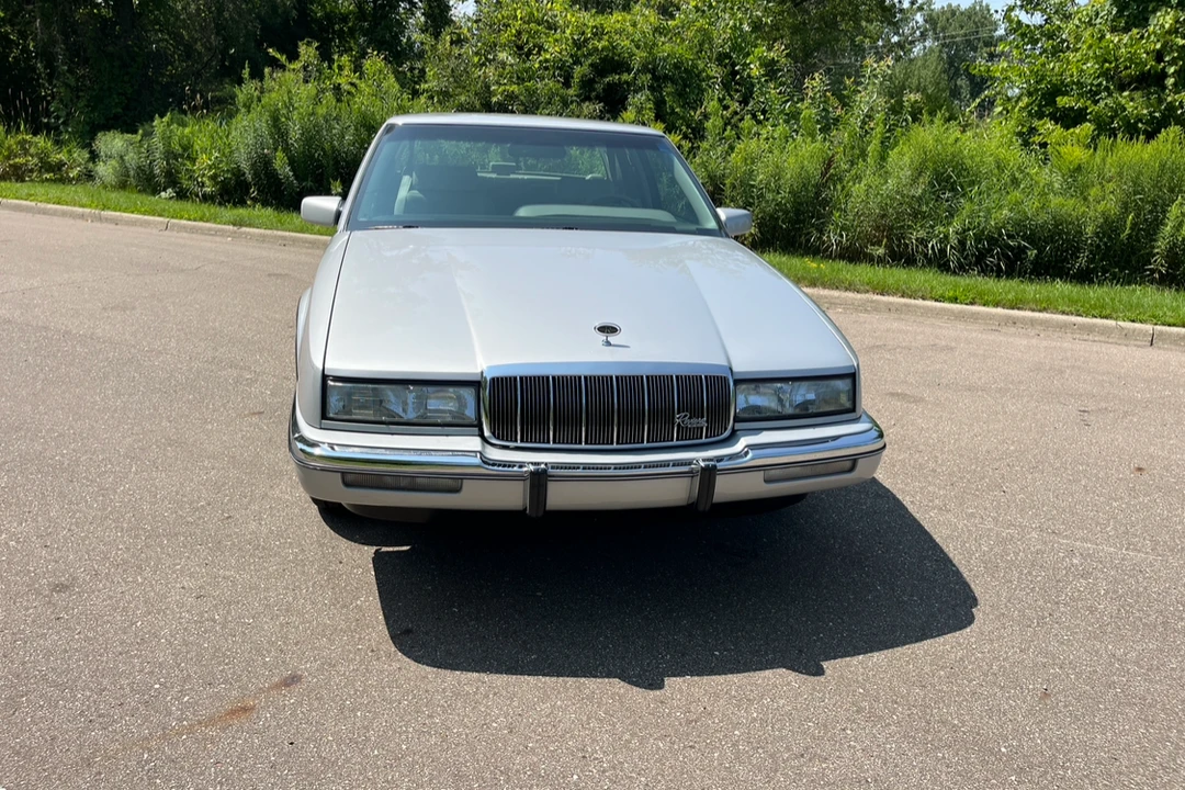 1992 Buick Riviera 4th-7th Gen - Image 3 of 31