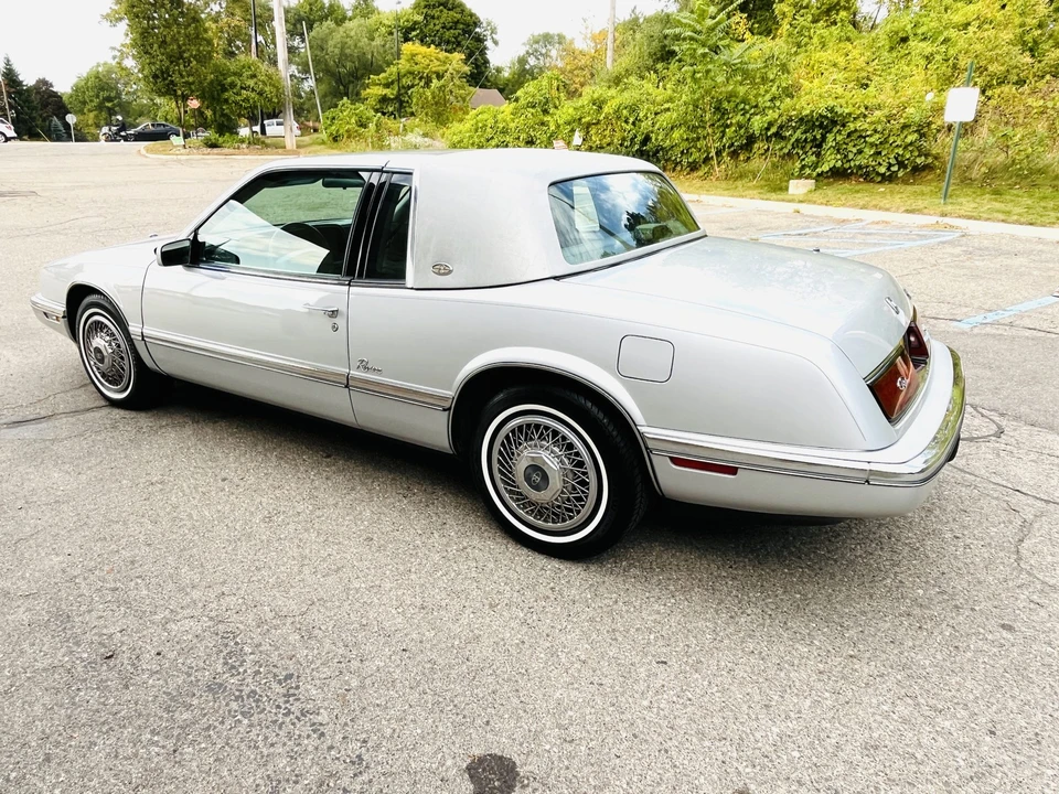 1992 Buick Riviera 4th-7th Gen - Image 6 of 31