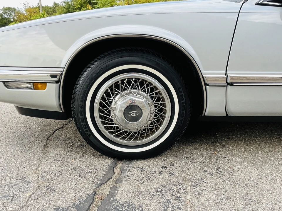 1992 Buick Riviera 4th-7th Gen - Image 24 of 31