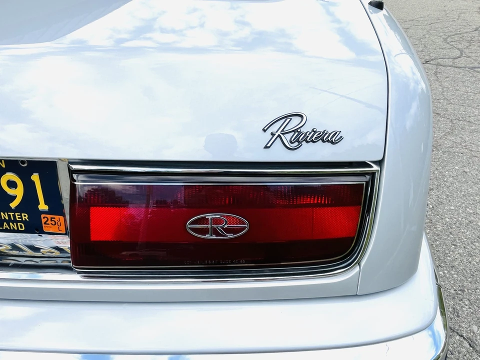 1992 Buick Riviera 4th-7th Gen - Image 14 of 31