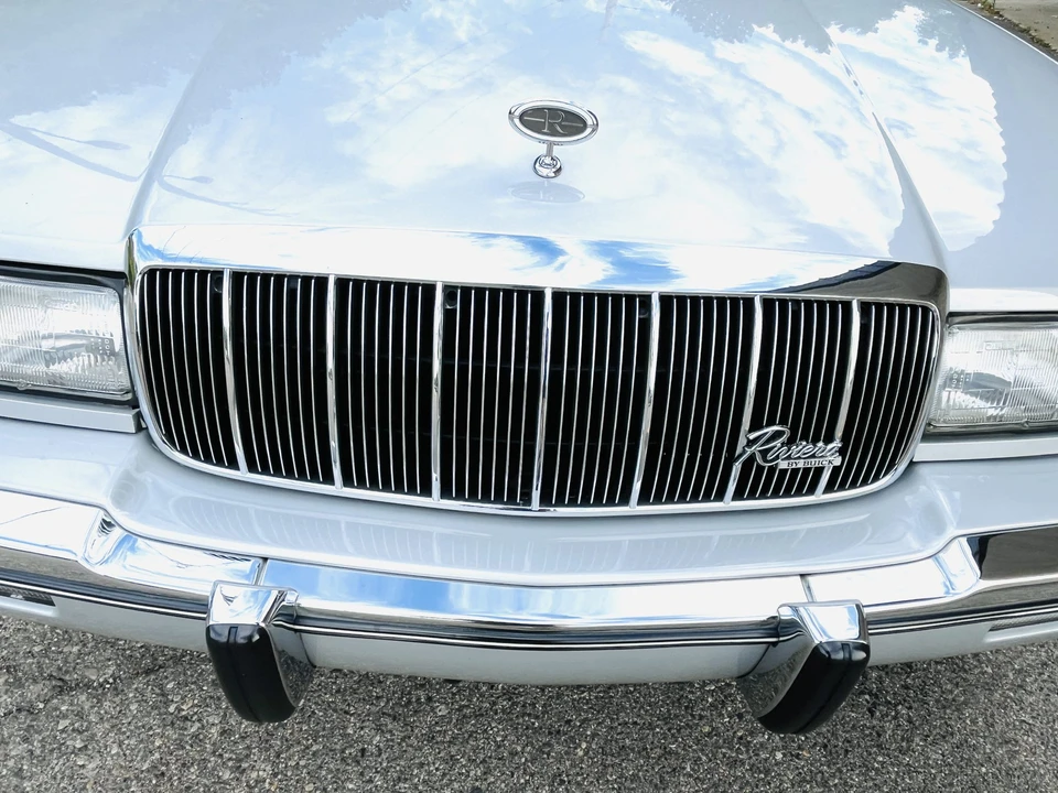 1992 Buick Riviera 4th-7th Gen - Image 10 of 31