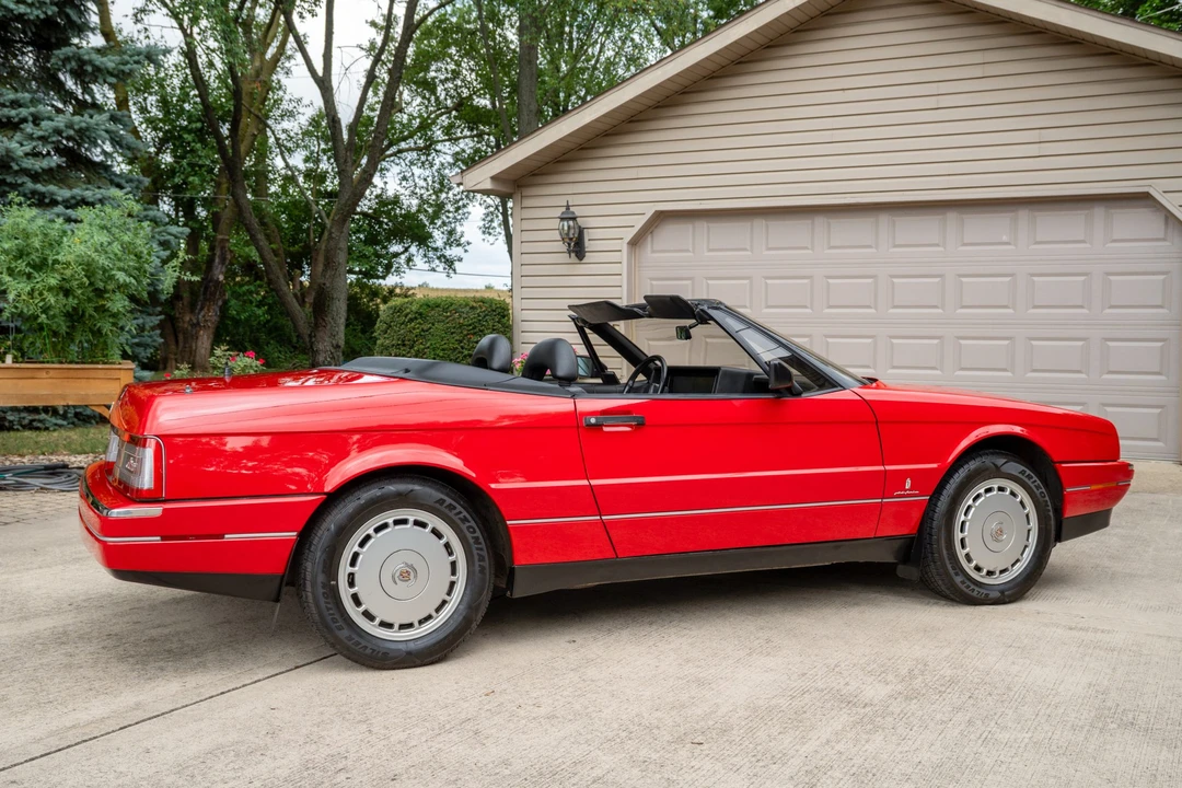 1992 Cadillac Allante - Image 11 of 31