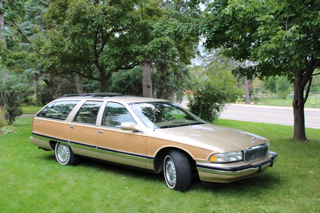 1996 Buick Roadmaster - Image 2 of 31
