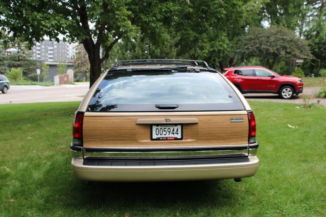 1996 Buick Roadmaster - Image 7 of 31