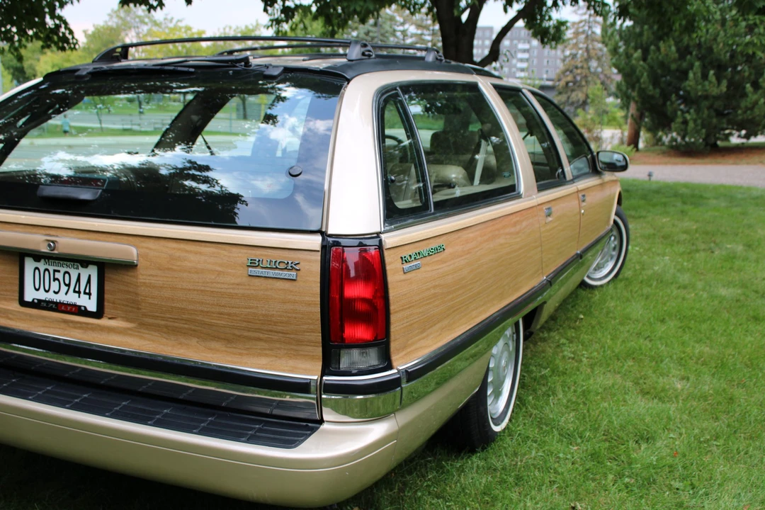 1996 Buick Roadmaster - Image 14 of 31