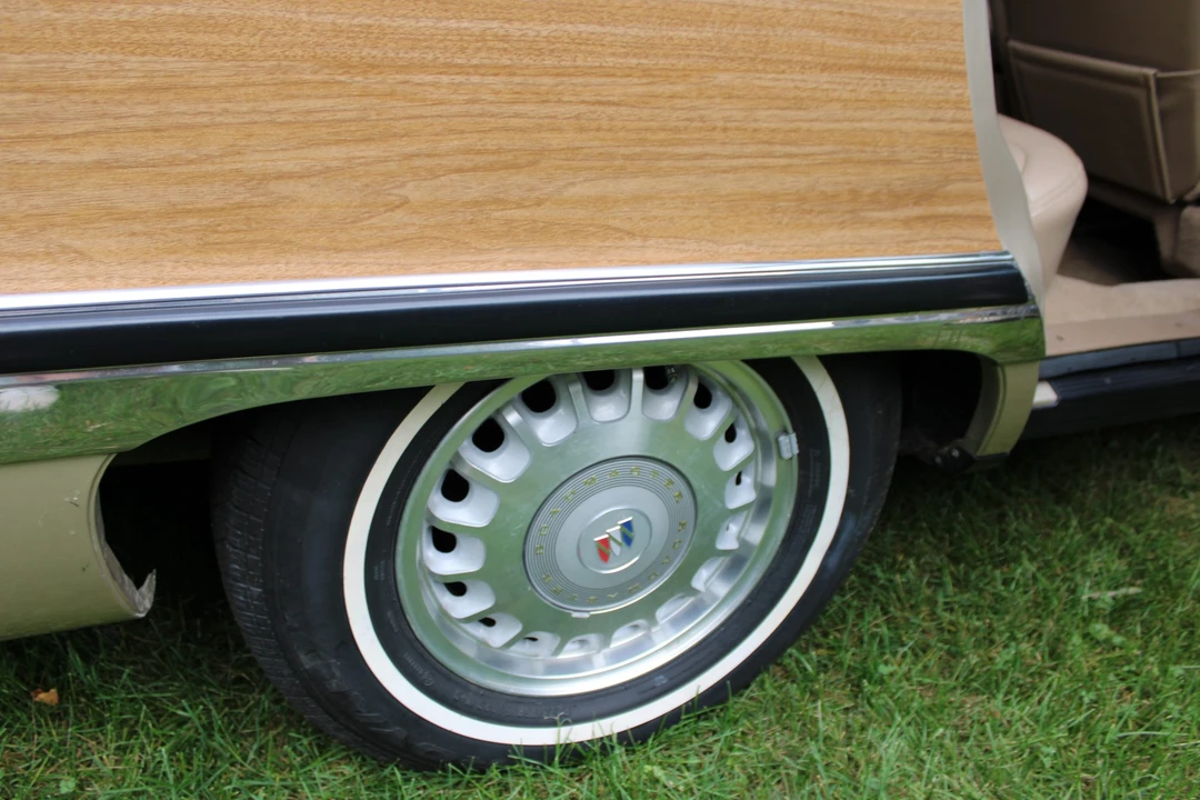 1996 Buick Roadmaster - Image 25 of 31