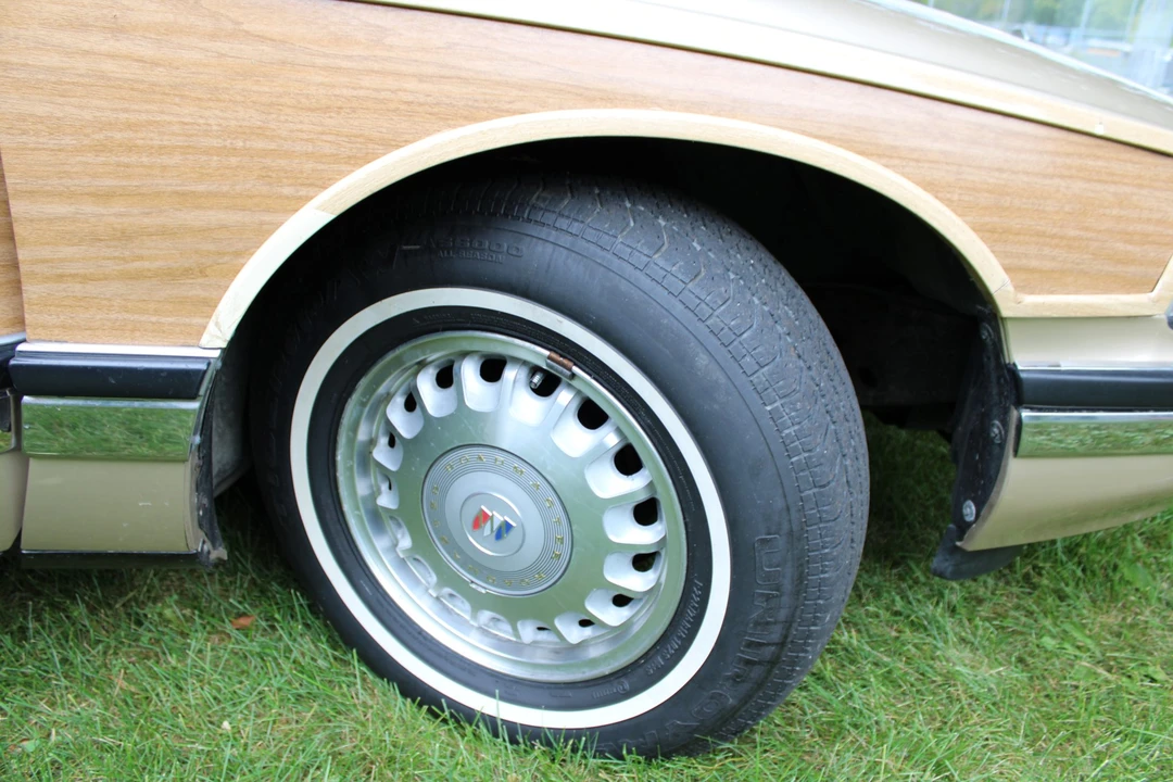 1996 Buick Roadmaster - Image 23 of 31