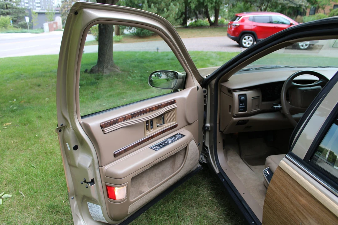 1996 Buick Roadmaster - Image 26 of 31