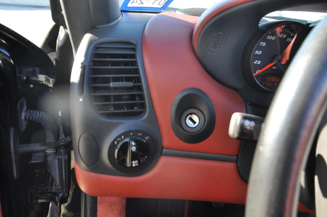 1997 Porsche 986 Boxster - Image 24 of 31