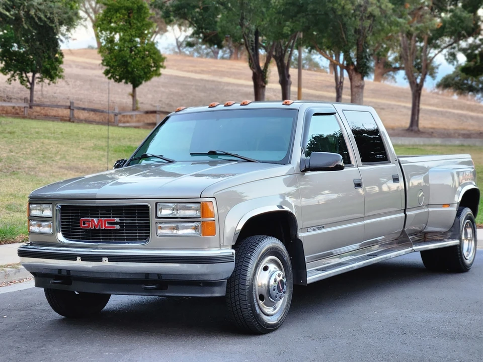 1999 GMC Sierra 1st Gen - Image 2 of 31