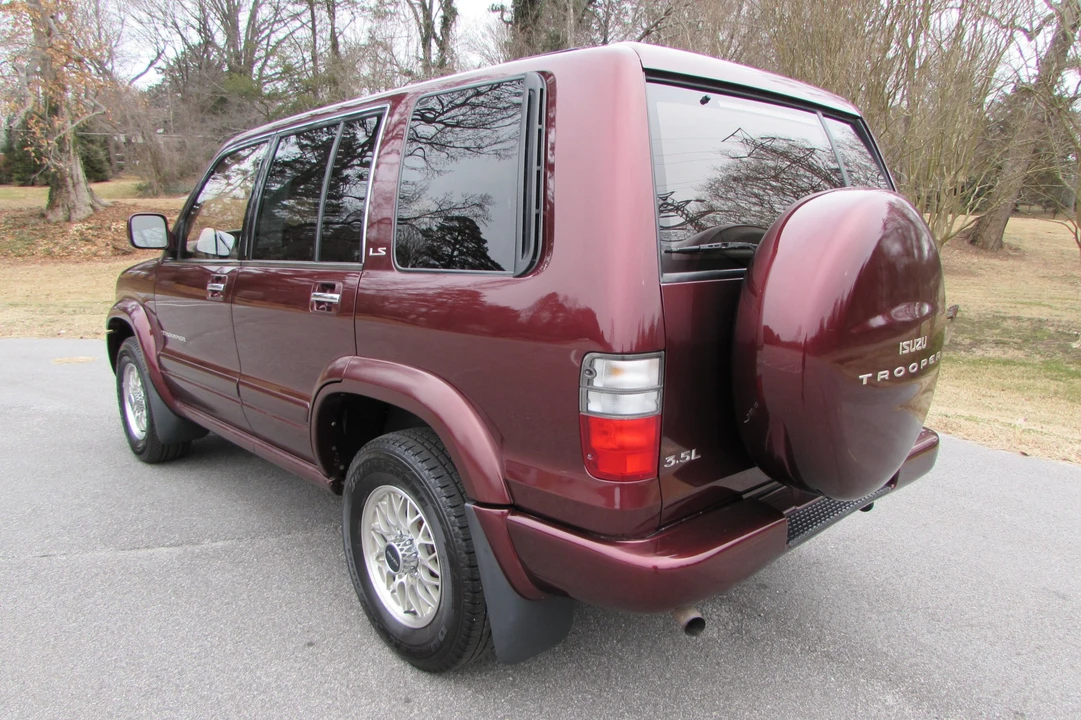 2001 Isuzu Trooper - Image 16 of 31