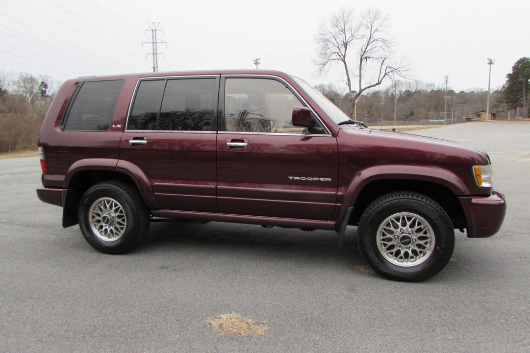 2001 Isuzu Trooper - Image 11 of 31