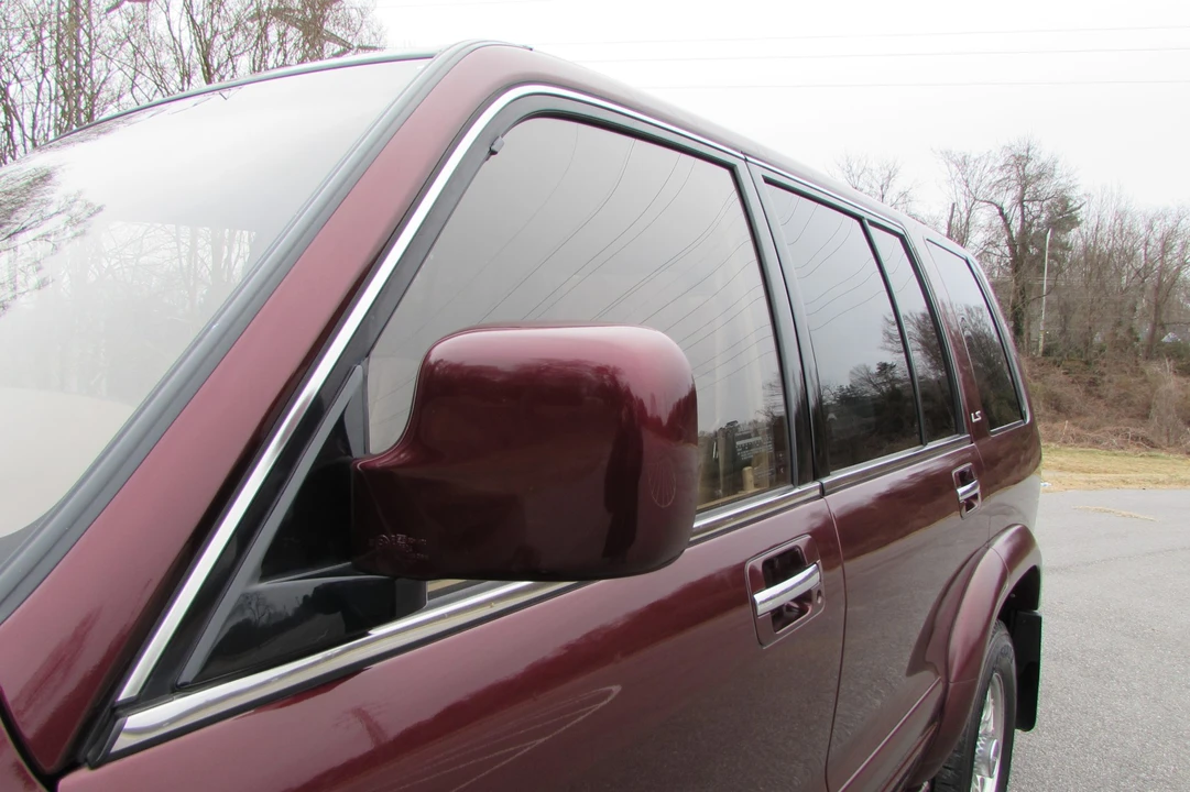2001 Isuzu Trooper - Image 23 of 31