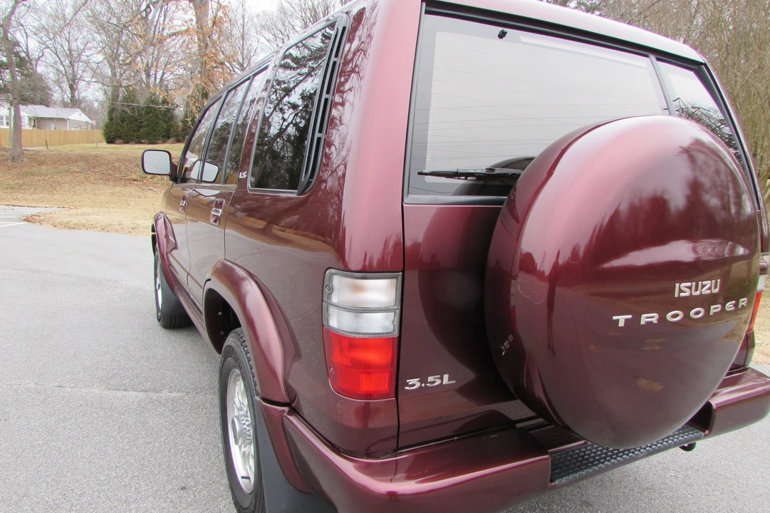 2001 Isuzu Trooper - Image 24 of 31