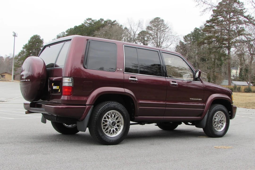 2001 Isuzu Trooper - Image 12 of 31