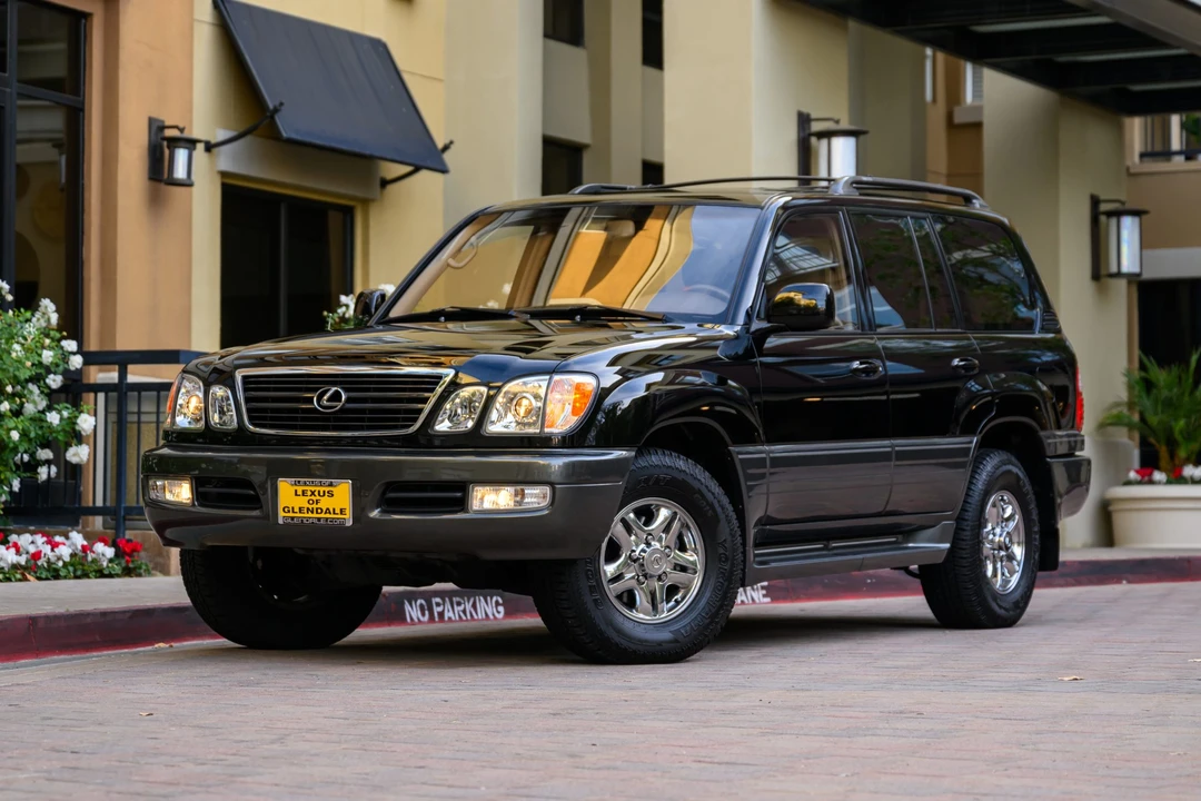 2001 Lexus LX 2nd Gen - Image 3 of 31