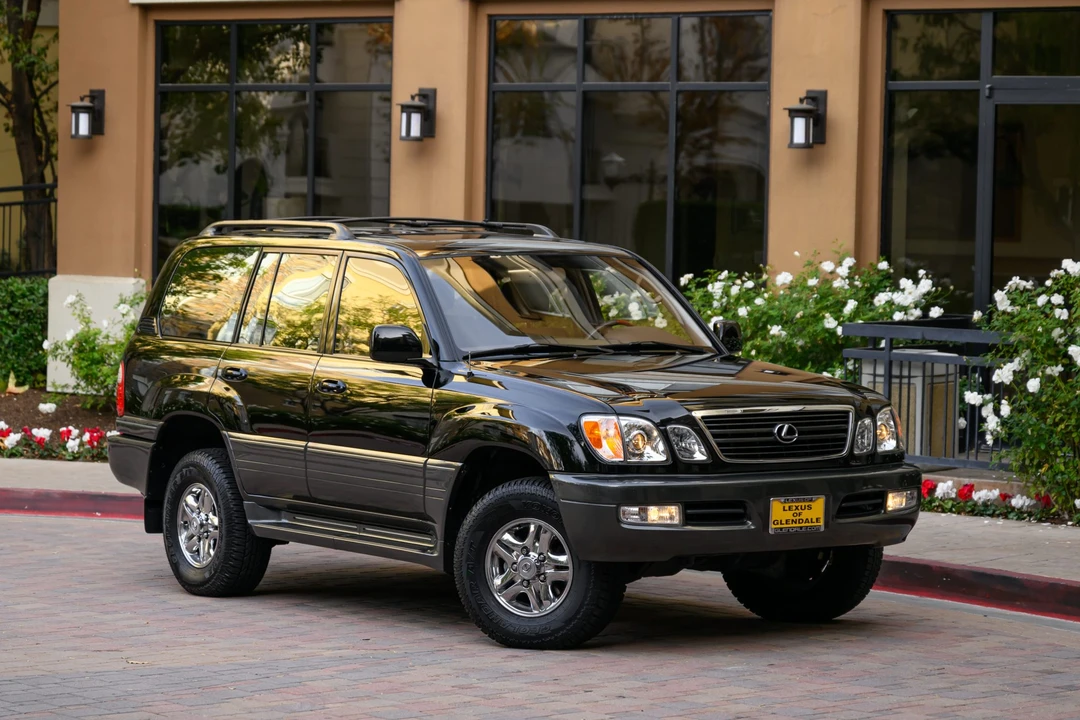 2001 Lexus LX 2nd Gen - Image 12 of 31