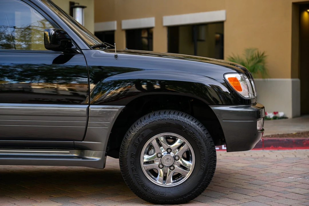 2001 Lexus LX 2nd Gen - Image 31 of 31