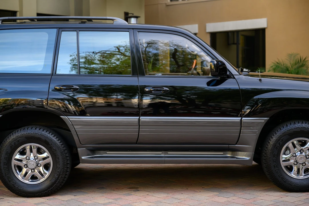 2001 Lexus LX 2nd Gen - Image 30 of 31