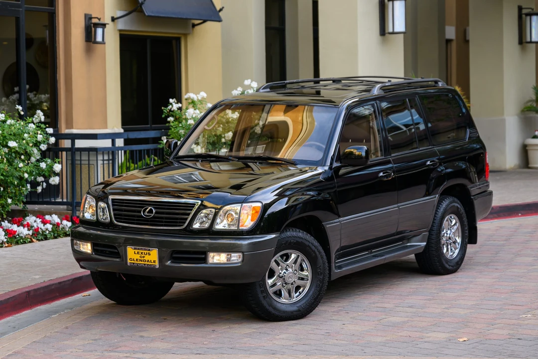 2001 Lexus LX 2nd Gen - Image 4 of 31