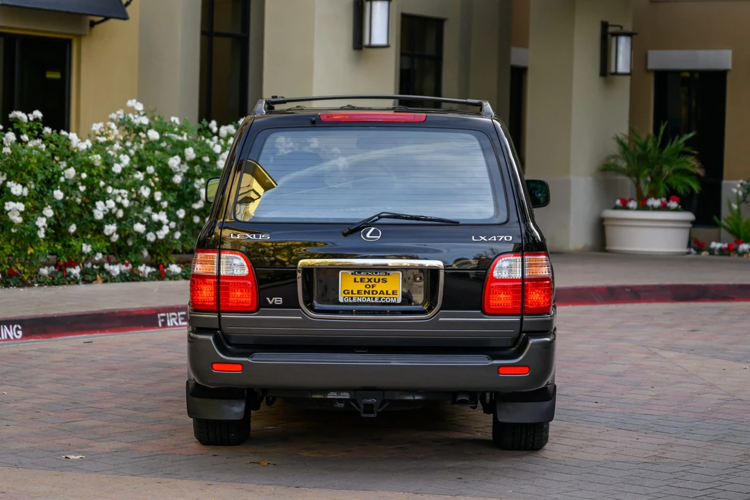 2001 Lexus LX 2nd Gen - Image 16 of 31