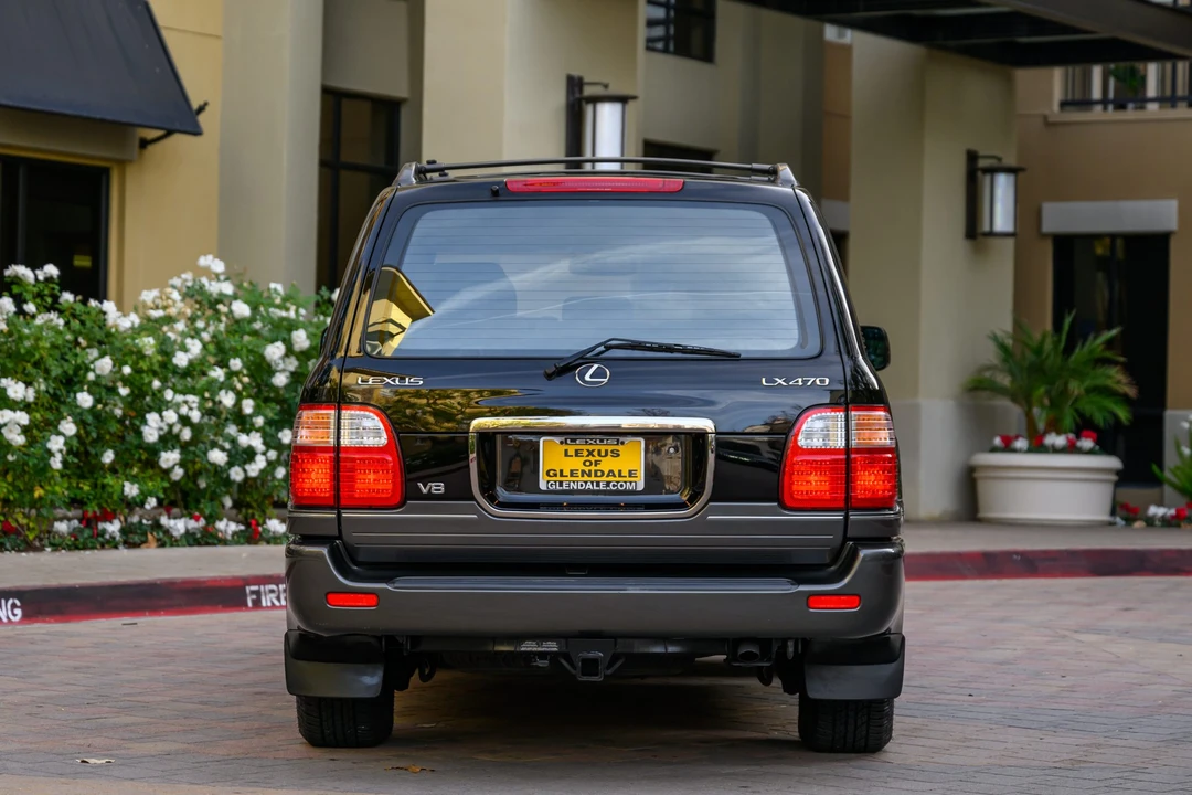 2001 Lexus LX 2nd Gen - Image 17 of 31