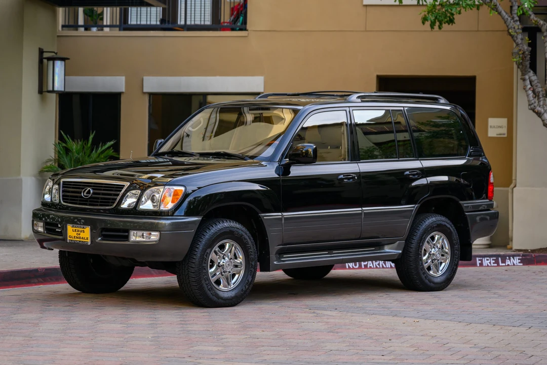 2001 Lexus LX 2nd Gen - Image 22 of 31