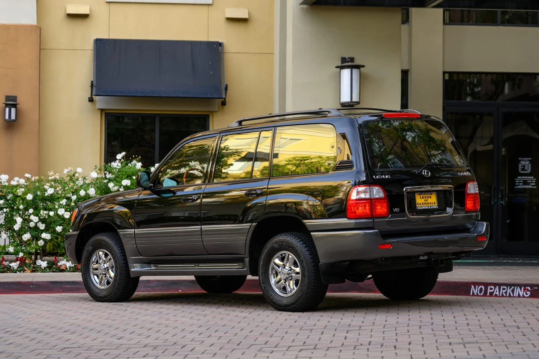 2001 Lexus LX 2nd Gen - Image 20 of 31