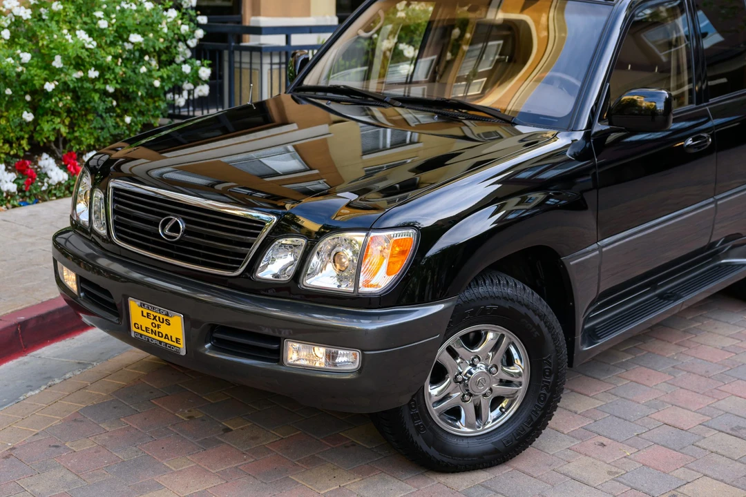 2001 Lexus LX 2nd Gen - Image 23 of 31
