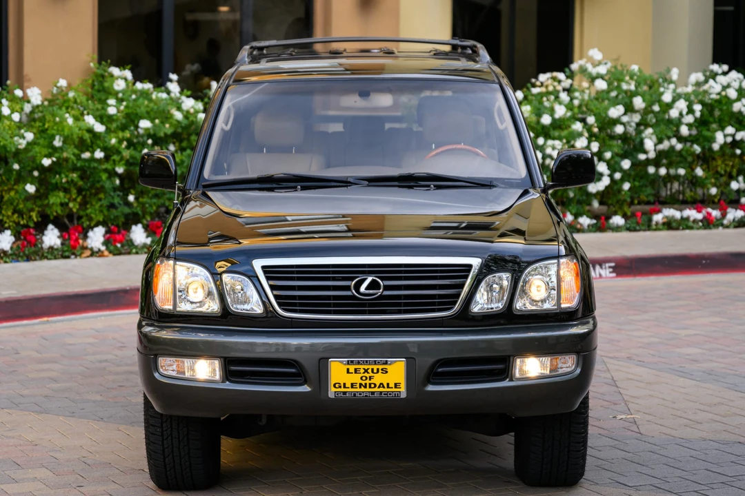 2001 Lexus LX 2nd Gen - Image 6 of 31