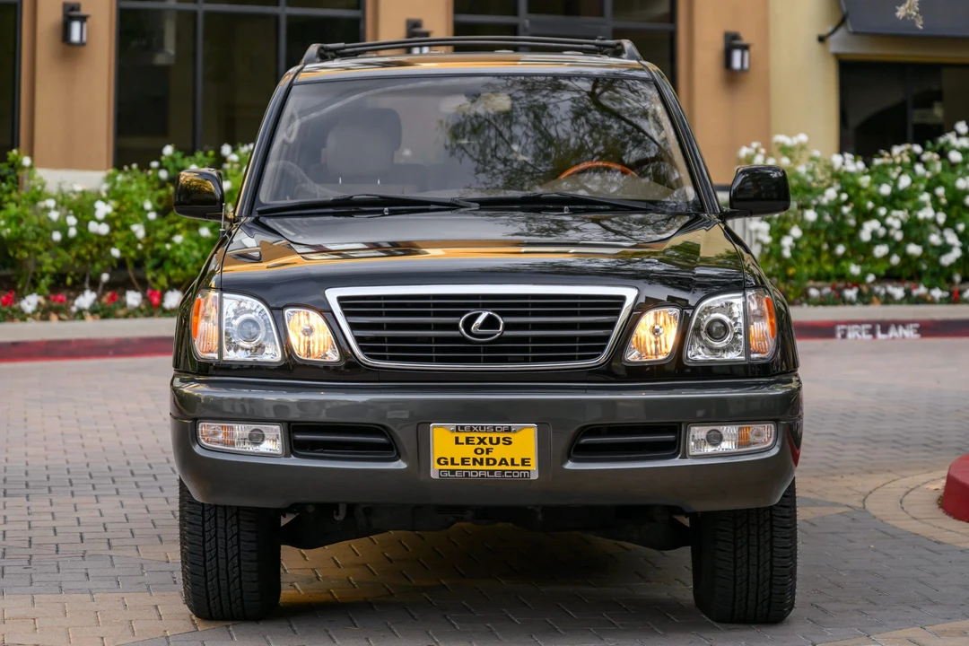 2001 Lexus LX 2nd Gen - Image 8 of 31