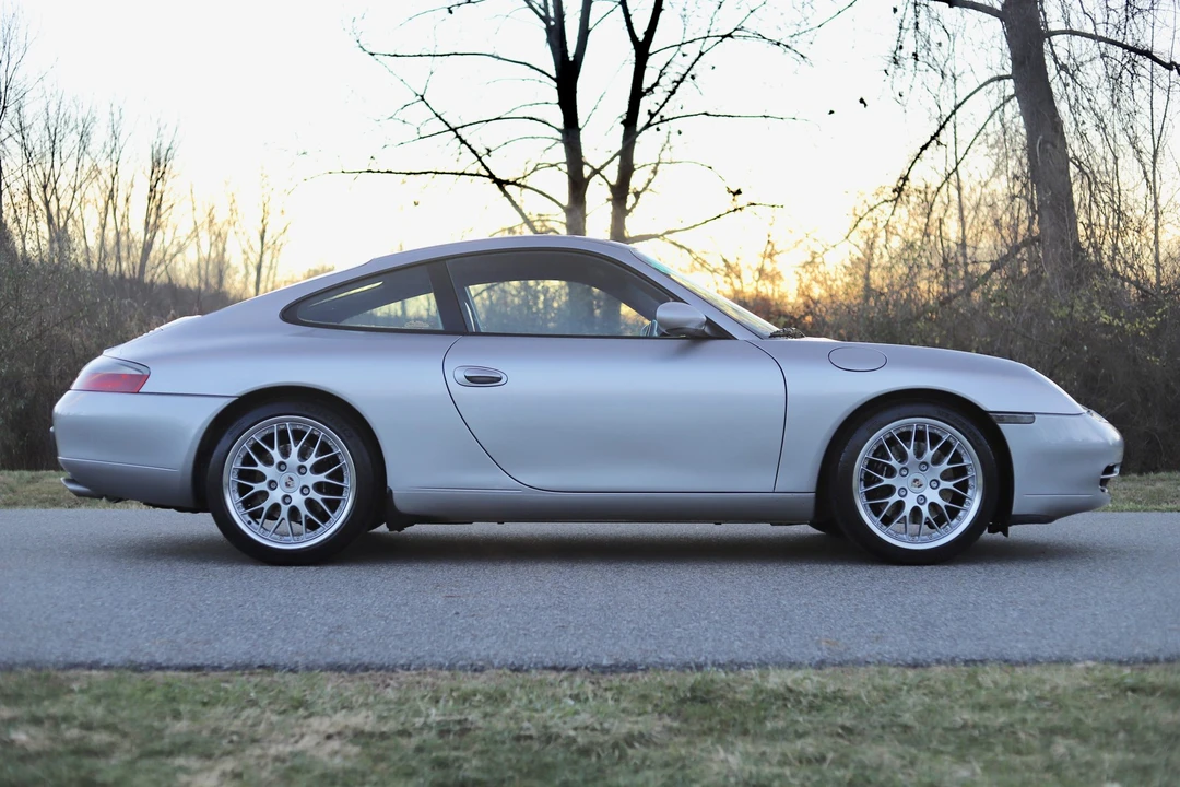 2001 Porsche 996 Carrera - Image 16 of 31