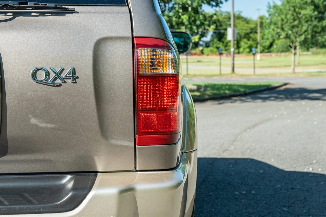 2002 Infiniti QX4 - Image 21 of 31